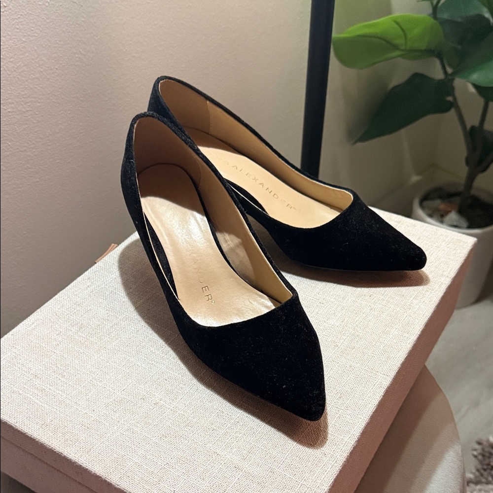 Athena Alexander classic everyday comfort heel‎ work Black velvet pump 1" 7.5